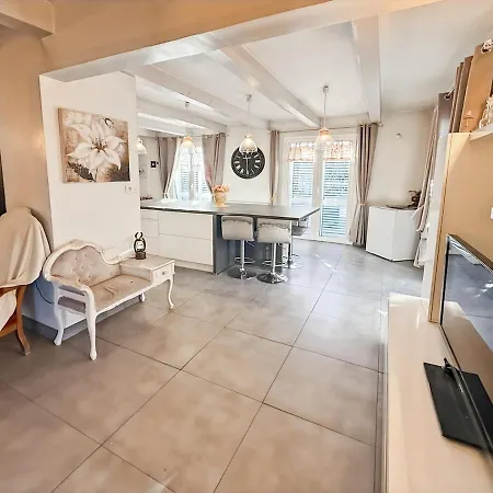 Prázdninový dům Maison 4 Ch, Veranda, Proche Commodites,