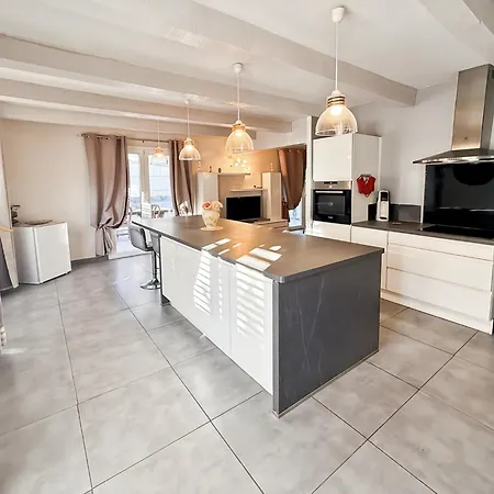 Maison 4 Ch, Veranda, Proche Commodites, Aurillac