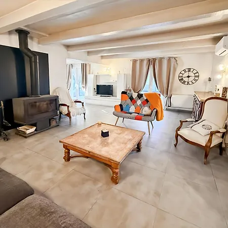 Maison 4 Ch, Veranda, Proche Commodites, Holiday home *