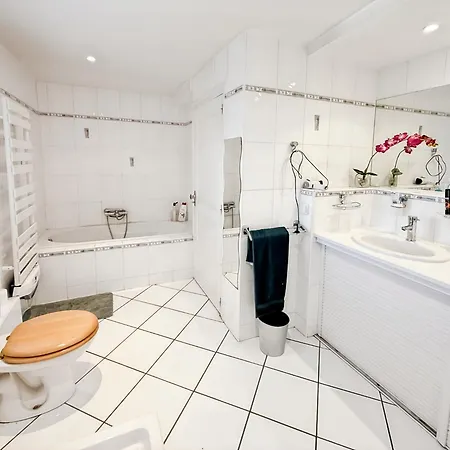 Maison 4 Ch, Veranda, Proche Commodites, Holiday home