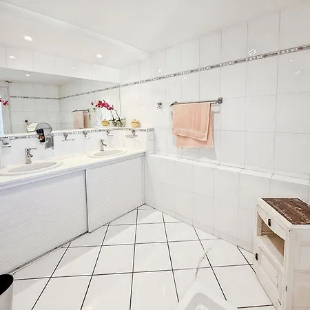 Maison 4 Ch, Veranda, Proche Commodites,