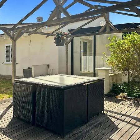 Maison 4 Ch, Veranda, Proche Commodites, Prázdninový dům