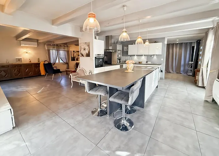 Maison 4 Ch, Véranda, Proche Commodités,