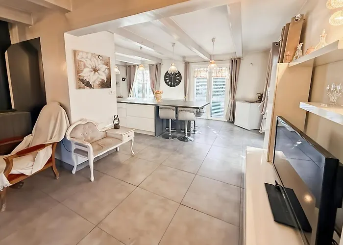 Hébergement de vacances Maison 4 Ch, Véranda, Proche Commodités,