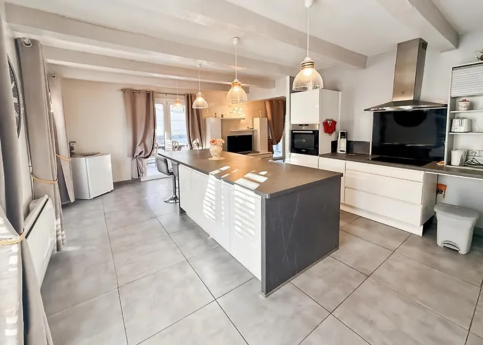 Maison 4 Ch, Véranda, Proche Commodités, Aurillac