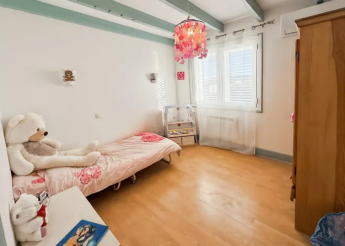 Maison 4 Ch, Veranda, Proche Commodites, *