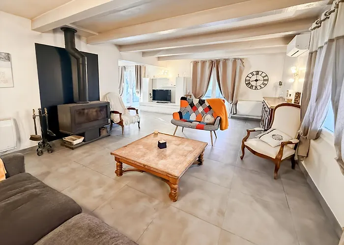 Maison 4 Ch, Veranda, Proche Commodites, Holiday home *