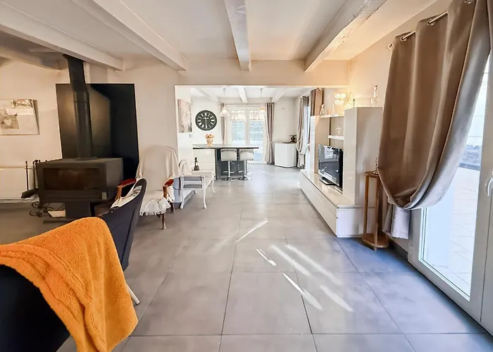 Maison 4 Ch, Veranda, Proche Commodites, Holiday home