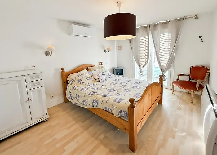 Maison 4 Ch, Véranda, Proche Commodités, Aurillac