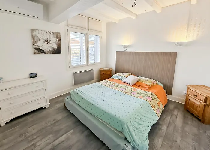 Maison 4 Ch, Véranda, Proche Commodités, * Aurillac